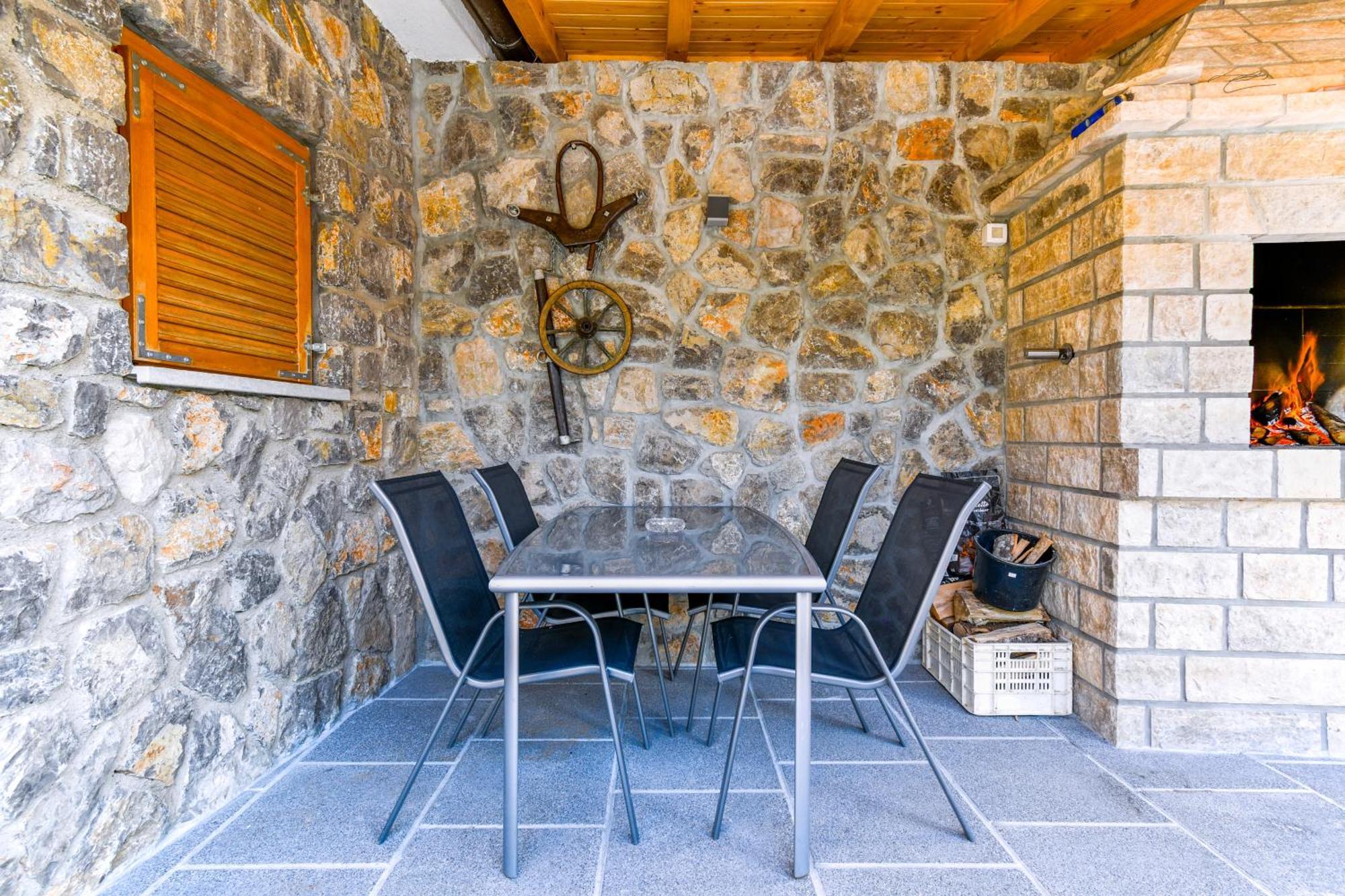 Apartman Lavanda Sa Bazenom I Okucnicom 4* Hreljin ภายนอก รูปภาพ